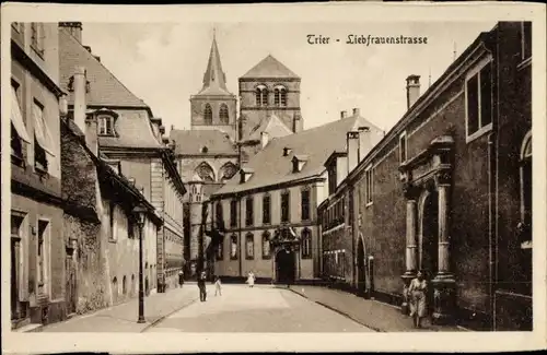 Ak Trier in Rheinland Pfalz, Blick in die Liebfrauenstraße, Kirche