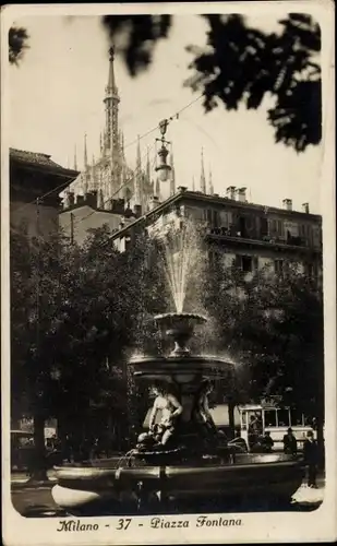 Ak Milano Mailand Lombardia, Brunnen am Markt