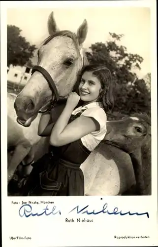 Ak Schauspielerin Ruth Niehaus, Portrait, Autogramm, Pferd