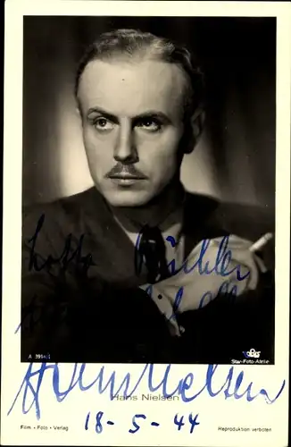 Ak Schauspieler Hans Nielsen, Portrait, Zigarette, Autogramm