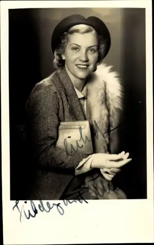 Ak Schauspielerin Hildegard Thies, Portrait, Autogramm, Kappe, Pelz