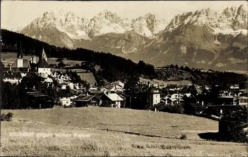 Ak Kitzbühel in Tirol, Panoramaansicht mit Wildem Kaiser
