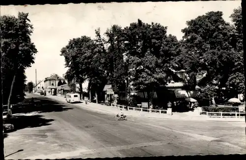 Ak Senlis-Oise, Place du Chalet und Avenue de Compiègne