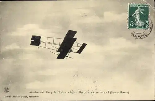 Ak Aerodrome du Camp de Chalons, Doppeldecker von Henry Farman im Vollflug