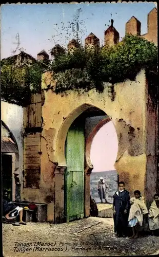 Ak Tanger Marokko, Puerta de la Alcazaba, Kinder, Blick auf ein Tor