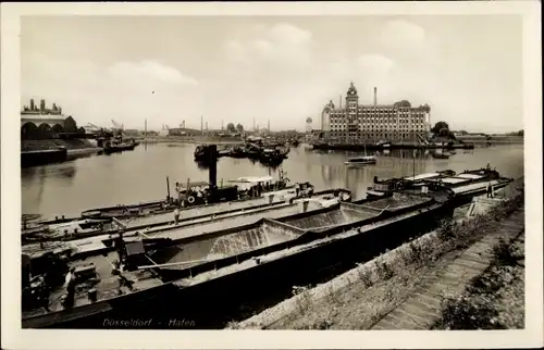 Ak Düsseldorf am Rhein, Hafen, Frachtschiffe am Anleger