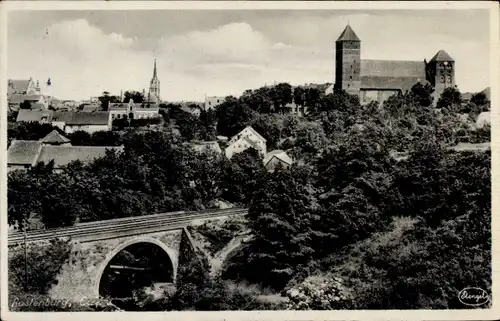 Ak Rastenburg Ostpreußen, Gesamtansicht, Eisenbahngleise