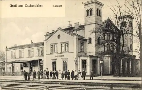 Ak Oschersleben an der Bode, Bahnhof, Bahnsteig