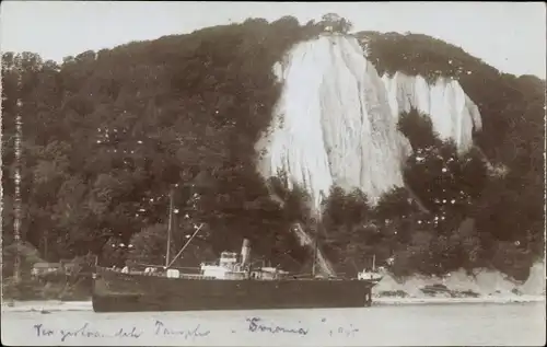 Foto Ak Insel Rügen in der Ostsee, Gestrandeter Dampfer vor der Insel