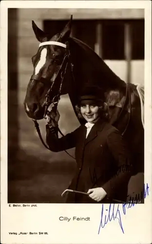 Ak Schauspielerin Cilly Feindt, Portrait mit Pferd, Autogramm