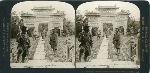 Stereo Foto Mukden China, Eingang zu den Königsgräbern zu Pei-ling
