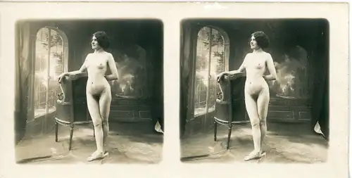 Stereo Foto Frauenakt, Standportrait einer nackten Frau, Busen