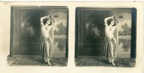 Stereo Foto Frauenakt, Standportrait einer nackten Frau, orientalische Tänzerin, Portrait