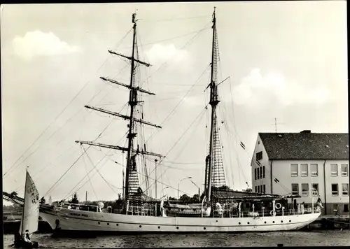Ak Wieck Greifswald Mecklenburg Vorpommern, Seesportschule mit Segelschulschiff Wilhelm Pieck
