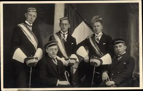 Studentika Foto Ak Studenten mit Schlägern, 1926