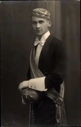 Studentika Foto Ak Student mit Schläger, Portrait 1928
