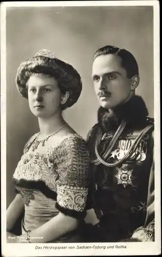 Ak Herzogspaar von Sachsen Coburg Gotha, Carl Eduard mit Gemahlin, Portrait