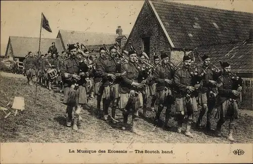Ak Schottisches Soldatenregiment in Uniform, Militärkapelle, Dudelsäcke
