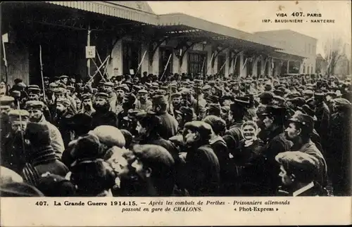 Ak Nach der Schlacht bei Perthes, deutsche Kriegsgefangene am Bahnhof von Chalons, 1. WK