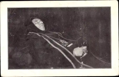 Ak Niederlande, Frau mit Gebetbuch, Gebet