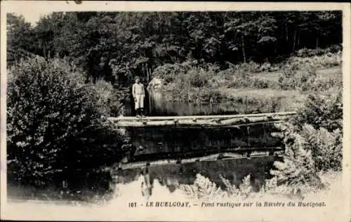 Ak Huelgoat Finistère, Rustikale Brücke über den Fluss