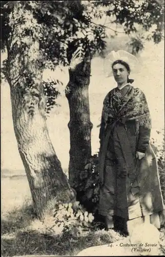 Ak Valloire Savoie, Costumes de Savoie, Junge Frau in französischer Tracht