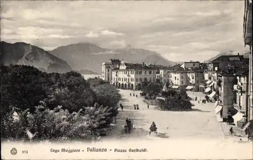 Ak Pallanza Lago Maggiore Piemonte Italien, Piazza Garibaldi, Berge