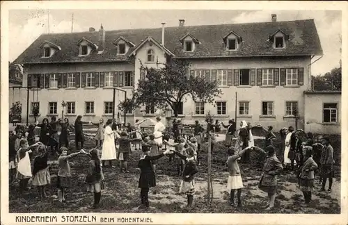 Ak Storzeln Hilzingen Baden Württemberg, Mädchen beim Tanz und Spiel im Garten des Kinderheims