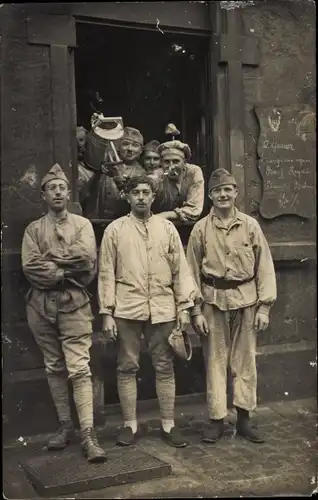 Foto Ak Französische Soldaten in Uniformen