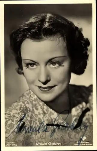 Ak Schauspielerin Ursula Grabley, Portrait, Ufa Film, Ross Verlag A 2579 1, Autogramm