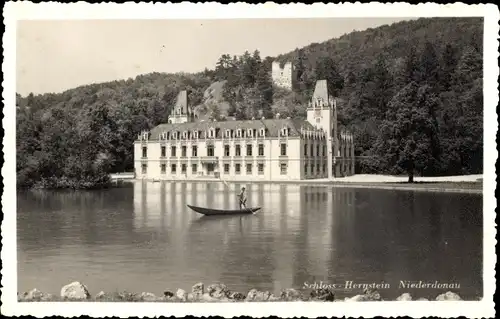 Ak Hernstein Niederösterreich, Blick über den See zum Schloss
