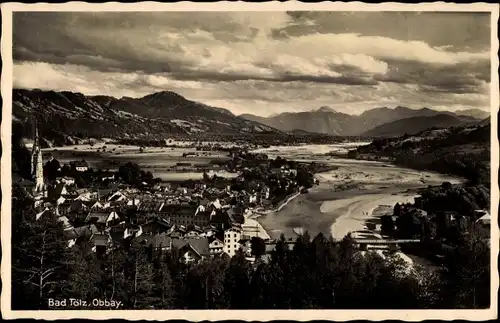 Ak Bad Tölz in Oberbayern, Totalansicht, Dämmerung