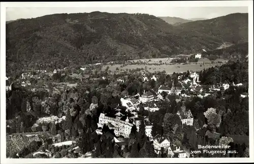 Ak Badenweiler am Schwarzwald, Fliegeraufnahme vom Ort