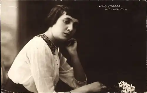 Foto Ak Variete Künstlerin Lilly Herzog, Vortragskünstlerin, Portrait