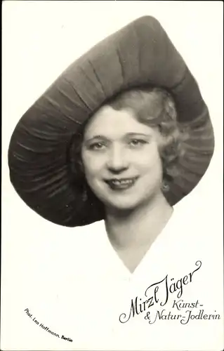 Foto Ak Mirzl Jäger, Kunst- und Natur-Jodlerin, Portrait mit Hut