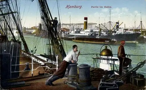 Ak Hamburg, Hafen, Arbeiter an Deck eines Schiffes