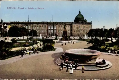 Ak Berlin Mitte, Schloss mit Gartenanlage, Brunnen