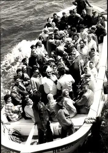 Ak Nordseeinsel Helgoland, Boot, Passagiere