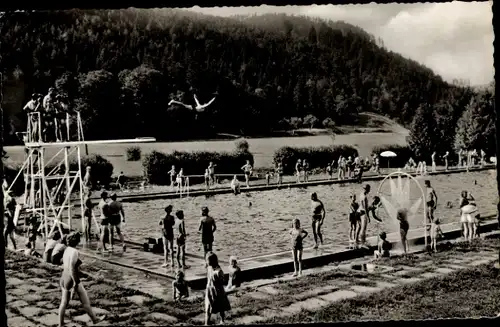 Ak Zell am Harmersbach Schwarzwald Baden, städtisches Schwimmbad, Sprungturm