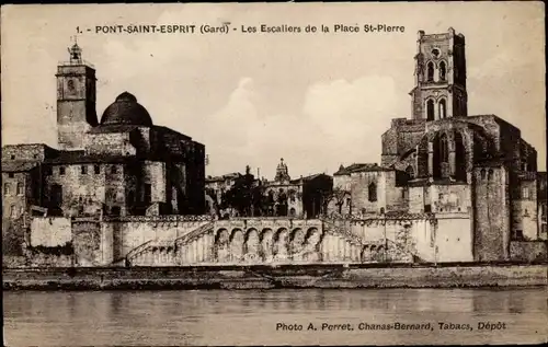 Ak Pont Saint Esprit Gard, Les Escaliers de la Place St-Pierre