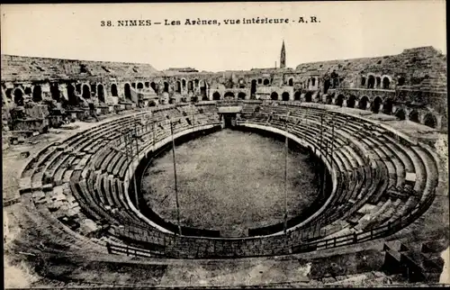 Ak Nîmes Gard, Les Arenes, vue interieure