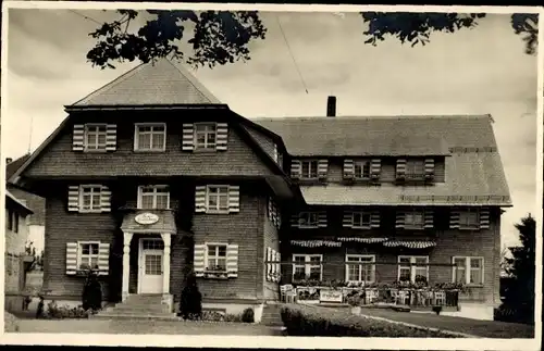 Ak St. Peter im Hochschwarzwald, Wallfahrtsort Maria Lindenberg, Wallfahrtskapelle, Haus Lindenb.