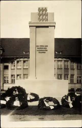 Foto Ak München, Denkmal, Den Toten der Bayrischen Nachrichtentruppen