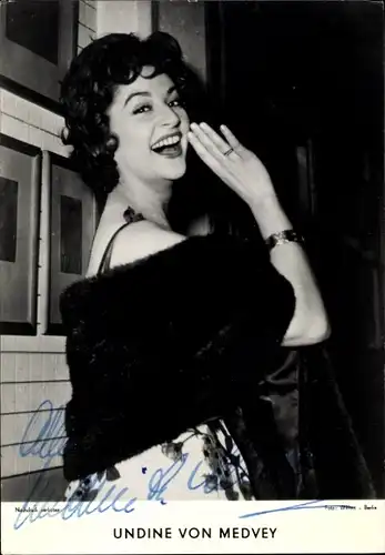 Ak Sängerin Undine von Medvey, Portrait, Autogramm