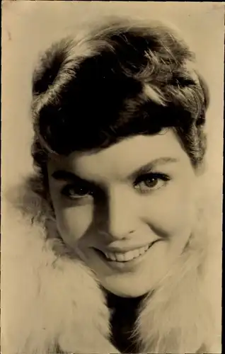 Ak Schauspielerin Lore Hartling, Portrait, Autogramm, Pelz