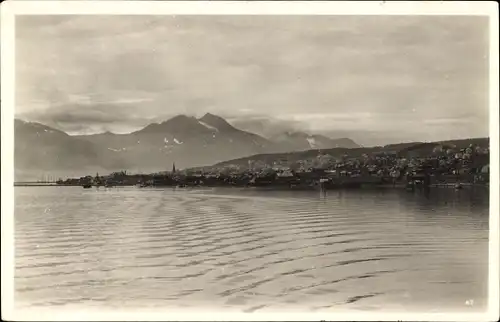 Ak Tromso Norwegen, Totalansicht des Ortes vom Meer