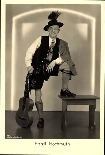 Ak Musiker ? Hardl Hochmuth, Portrait in Tracht mit Gitarre, Autogramm