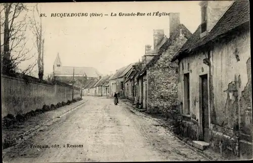 Ak Ricquebourg Oise, La Grande Rue und die Kirche