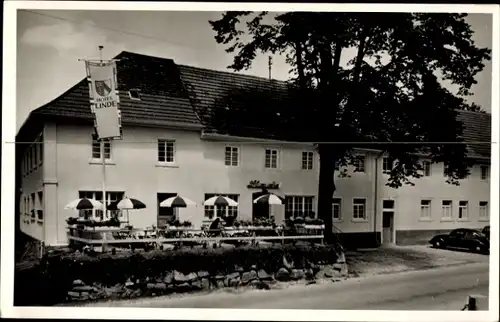 Ak Sasbach in der Ortenau, Achern, Hotel Linde, Terrasse, Fahne