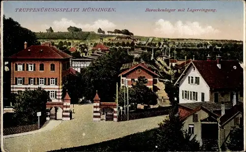 Ak Münsingen in Württemberg, Truppenübungsplatz, Barackenlager, Lagereingang